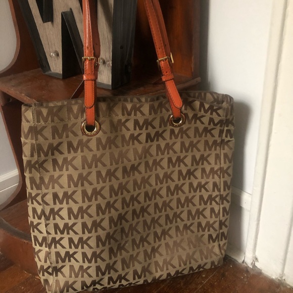 Michael Kors Tote Bag - Picture 4 of 5